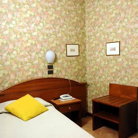 Button Hotell 3*