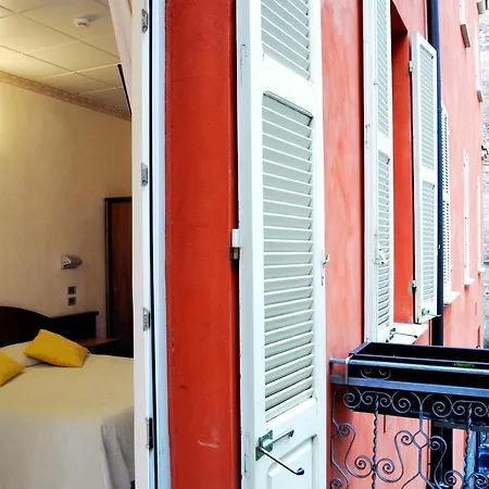 Otel Button 3*