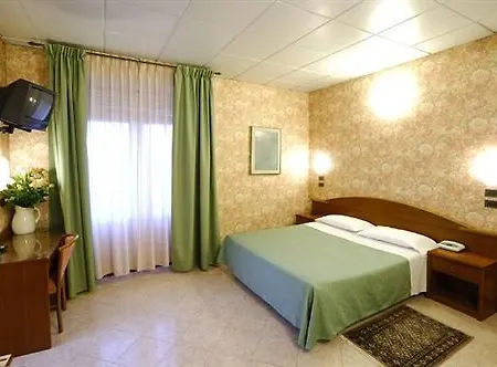 Hotell Button 3*