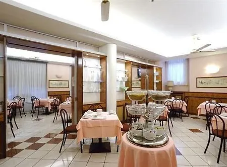 Hotel Button 3*